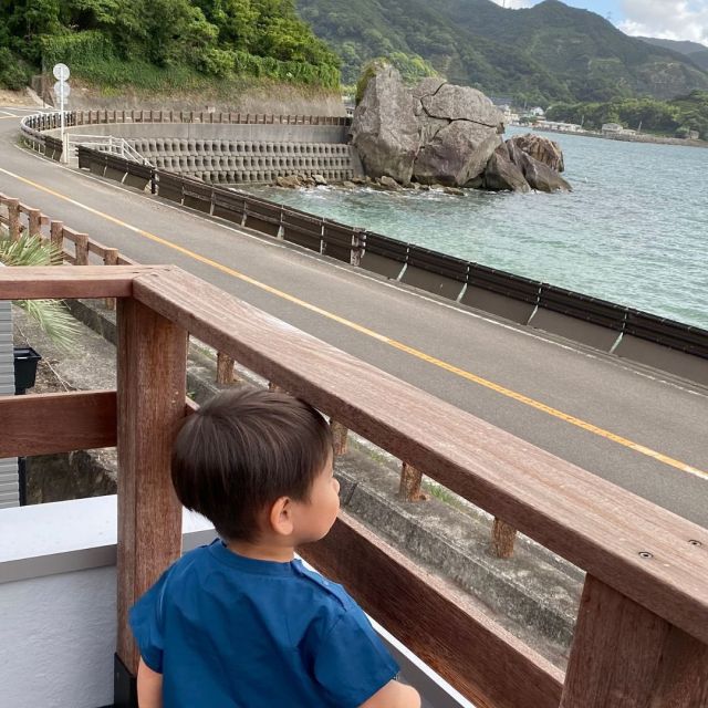 びゅーぼ

手摺りジャストサイズ！
来年はもっと背が伸びてるね😊

#和歌山 
#和歌山県広川町 にできた #びゅーぼ 
ここなら #孫 も遊びに来るかも⁉︎
びゅーぼって何？
それは #新築 で売ってる #物件です。
